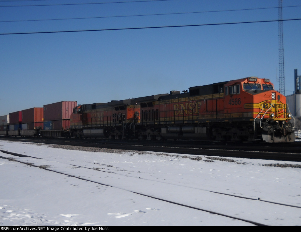 BNSF 4566 East